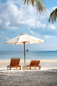 transats sur une plage