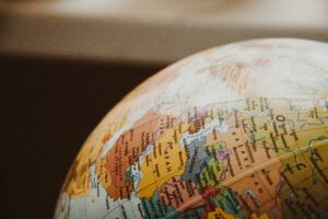zoom sur un globe terrestre